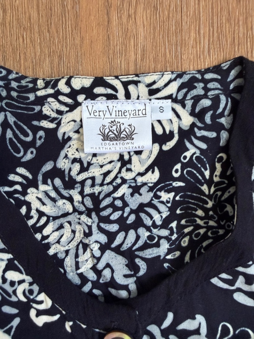 Very Vineyard Women's Navy Floral Button-Front - Picture 3 of 5